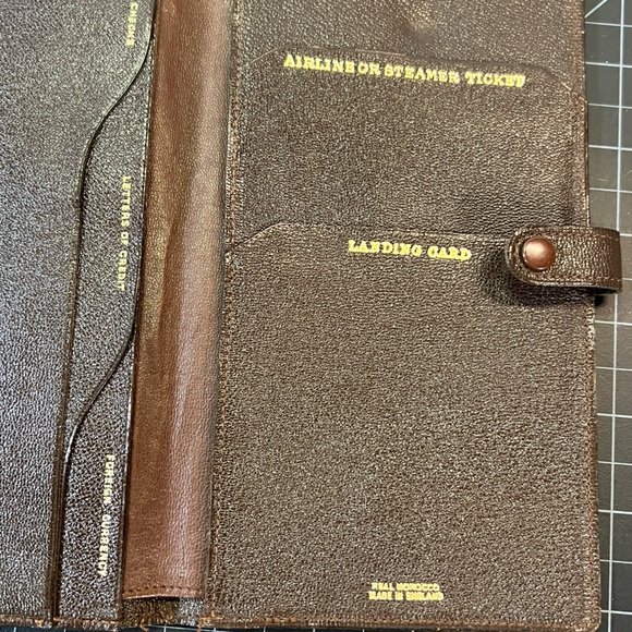 GUC Morocco leather travel wallet - Picture 6 of 9